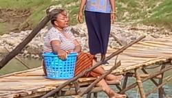 Jembatan Sungai Cimanuk Majalengka Disulap Jadi Catwalk, Emak-emak Jadi Model Dadakan