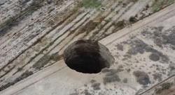  Misterius, Lubang Raksasa Tiba-Tiba Muncul di Tengah Gurun Cile 