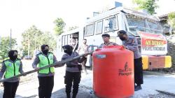 Polres Sukoharjo Gunakan Water Cannon untuk Suplai Air Bersih di Daerah Kekeringan