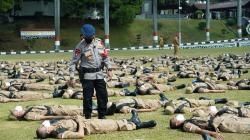 Brimob Polda Jabar Gembleng Praja Muda IPDN Jatinangor di Diksarmendispra<