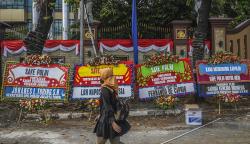 Karangan Bunga Dukung Polisi Usut Kematian Brigadir J Banjiri Mabes Polri