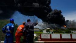 Tangki Penyimpanan Minyak Terbakar akibat Sambaran Petir, Kuba Dapat Bantuan dari 2 Negara 