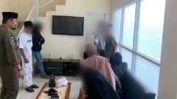 Asyik di Kamar Hotel, 12 Muda-mudi Diduga Pasangan Kumpul Kebo Digerebek Satpol PP