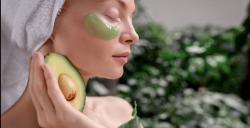 Ini Buah dan Sayur yang Bisa Digunakan untuk Masker Mata Alami!