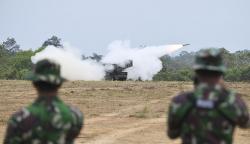 Penampakan Roket Astros TNI AD - Himars US Army Diluncurkan dari Puslatpur Baturaja