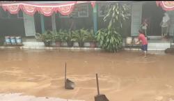 Banjir Terjang Wanareja Cilacap, Sekolah Terendam Lumpur dan Ruko Rusak Parah