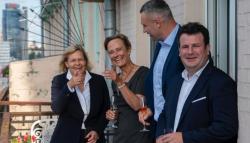 Mendagri Jerman Dihujat Netizen gegara Foto Senang-Senang Sambil Minum Sampanye di Ukraina