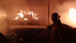 Gudang Limbah Pabrik Sepatu Sukalarang Sukabumi Terbakar Hebat, 1 Jam Baru Padam<