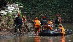 Warga Binaan dan Prajurit Kopassus Ikuti Lomba Bersihkan Sungai Ciliwung