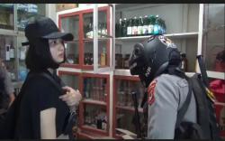 Polisi Gerebek Toko Miras Berkedok Bengkel Motor di Makassar