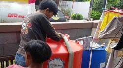 Pasokan Air PDAM Tak Lancar, Warga KBB Terpaksa Patungan Beli Air<
