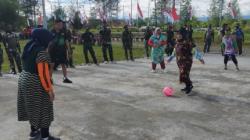 Seru, Istri-Istri Prajurit Kodim Yahukimo Pakai Daster Main Sepak Bola<