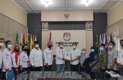 Audiensi ke KPU Sleman, Partai Perindo Serahkan SK Pengurus Baru<