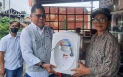 Dapat Dispenser, Pemilik Warung Makan Ini Doakan Perindo Semakin Maju dan Berkembang