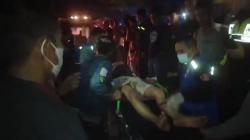 Mobil Pikap Oleng Tabrak Pembatas Jalan di Pantura Cirebon, Sopir Terjepit<