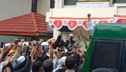 Hakim Jatuhkan Vonis Ringan, Bahar bin Smith Berpeluang Bebas<
