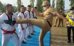 Bupati Kendal Pukul dan Tendang 5 Orang Berpakaian Serba Putih, Ternyata..