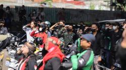 Warga Bandung Berhenti di Jalan dan Khidmat Heningkan Cipta 3 Menit saat Detik-Detik Proklamasi<