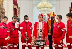 Jokowi Sempatkan Bertemu Timnas U-16 Sebelum Upacara: Harus Dijaga Performanya, Jangan Sampai Turun