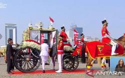 Duplikat Bendera Pusaka dan Naskah Proklamasi Dibawa Kereta Kencana Ki Jaga Raksa