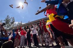 300 Pedagang dan Buruh Gendong Pasar Beringharjo Gelar Upacara 17 Agustus