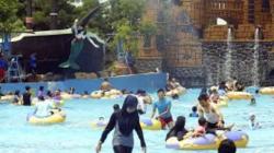 Kolam Renang Terbesar di Indonesia, Fasilitas Lengkap Mampu Tampung 12.000 Pengunjung