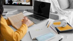 30 Contoh Kata Adverbia Beserta Pengertian dan Jenis-jenisnya<