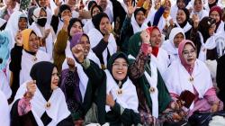 Emak-Emak Karawang Kagum Sosok Ganjar, Dinilai Bisa Angkat Derajat Kaum Wanita