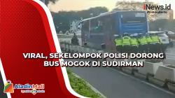 Viral, Sekelompok Polisi Dorong Bus Mogok di Sudirman