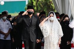 Hadiri Pemakaman Hermanto Dardak, AHY: Seorang Patriot Berdedikasi
