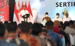 Serahkan 3.000 Sertifikat Tanah di Wonosobo, Presiden Jokowi: Boleh Diagunkan tapi Dikalkulasi
