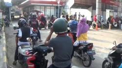 Jelang Kenaikan BBM Subsidi Pertalite, Antrean Panjang Kendaran Terjadi di SPBU