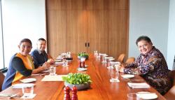 Foto Pertemuan Hary Tanoesoedibjo, Airlangga Hartarto dan Susi Pudjiastuti