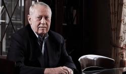 Mengenal Chuck Feeney, Konglomerat yang Pilih Hidup Sederhana dan Donasikan Seluruh Hartanya 