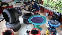 Warga Tangerang Ubah Ban Bekas Menjadi Kerajinan Senilai Rp7 Juta