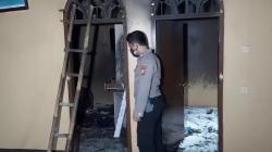 Polisi Kembali Olah TKP Kebakaran Rumah yang Tewaskan Anak 5 Tahun di Tasikmalaya<