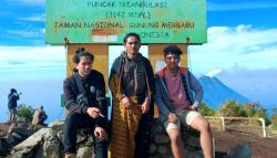 Kisah Mistis 3 Pendaki di Gunung Merbabu, Merinding Lihat Wanita Berkebaya di Hutan Mati 