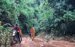 Mendaki Pegunungan Meratus, Begini Perjuangan BIN Vaksinasi Covid-19 untuk Warga Dayak<