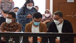 Kasus Suap, 4 Tersangka Auditor BPK Jabar Dihadirkan pada Sidang Ade Yasin<