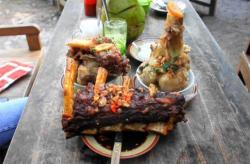 Mencicipi Kuliner Olahan Tulang Dinosaurus yang Viral dan Bikin Penasaran<