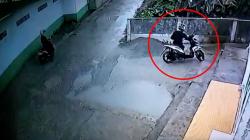 Apes! Motor Kepsek di Solok Raib Digondol Pencuri , Aksi Pelaku Terekam CCTV