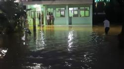 Diguyur Hujan Deras, 47 Rumah, Sekolah, dan Musala di Cicurug Sukabumi Terendam Banjir<