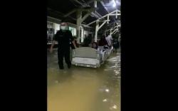 Terdampak Banjir, RSUD Abdul Aziz Singkawang Tetap Layani Operasi Pasien