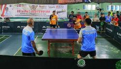 Atlet David Jacobs Ramaikan Turnamen Tenis Meja Piala Lurah Pademangan Timur