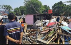 Jadi Lokasi Prostitusi, 120 Bangunan Liar di Gunung Antang Jaktim Dibongkar