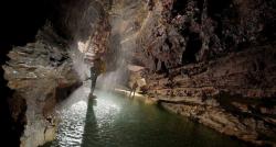 Inikah 5 Gua Paling Menyeramkan di Dunia? Ada yang Horor Dijaga Burung Gagak