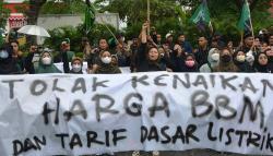 Ratusan Aktivis HMI Semarang Demo Tolak Kenaikan Harga BBM