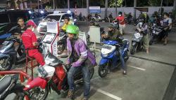 Panik Isu Harga BBM Naik, Sejumlah SPBU Dipadati Kendaraan Isi Pertalite-Solar