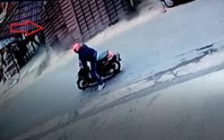 Terekam CCTV, Detik-Detik Mobil Tabrak Rumah Makan hingga Ambruk di Banjarmasin