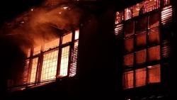 Gegara Obat Nyamuk, Rumah 2 Lantai di Duren Sawit Hangus Terbakar